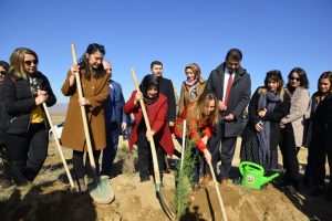 Kadınlar i&ccedil;in fidan diktiler