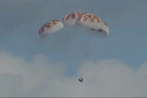 SpaceX'in Crew Dragon kaps&uuml;l&uuml; geri d&ouml;nd&uuml;
