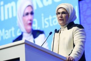 "D&uuml;nya, kadın ruhuyla yeniden tasarlanmayı bekliyor"