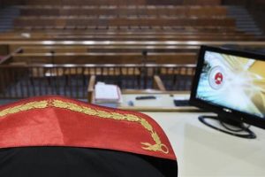 Bursa'da hakime, 'lan' diyen sanık hakaretten mahkum oldu