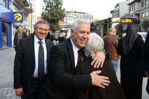 Bursa B&uuml;y&uuml;kşehir Belediye Başkan Adayı Bozbey Artvinlilerin coşkusuna ortak oldu