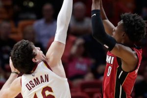 Cedi Osman'lı Cavaliers, Heat'e yenildi