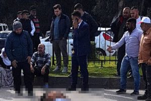 Yaşlı kadına &ccedil;arptı, başında g&ouml;zyaşı d&ouml;kt&uuml;