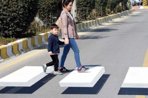 &Uuml;&ccedil; boyutlu yaya ge&ccedil;idi uygulaması