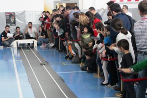 Bursa'da &ouml;ğrenciler tasarladıkları robotları yarıştırıyor