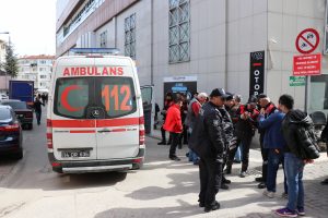 Yol verme kavgası kanlı bitti: 1 yaralı