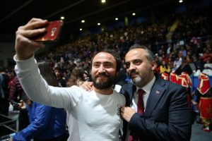 Bursa  B&uuml;y&uuml;kşehir Belediye Başkanı Aktaş'a sevgi seli