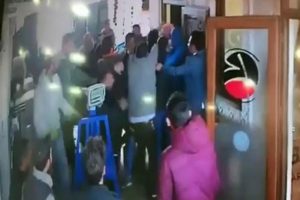 Esnafın marul kavgası! 1 yaralı, 1 g&ouml;zaltı