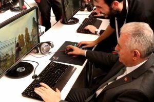 Binali Yıldırım PUBG oynadı