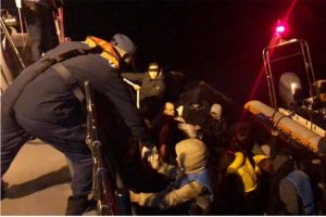 Lastik botta 32 Afgan ka&ccedil;ak yakalandı