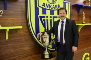 Kazananlar camialar oldu