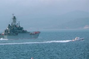Savaş gemisi 'Azov', T&uuml;rk savaş gemisiyle karşılaştı