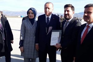 Erdoğan mektup arkadaşıyla g&ouml;r&uuml;şt&uuml;