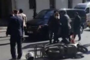 &Ccedil;arptı, tartıştı, bı&ccedil;ak &ccedil;ekti