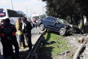 &Uuml;mraniye TEM otoyolunda trafiği kilitleyen kaza