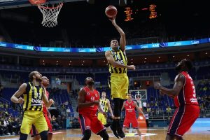 Fener Başakşehir Koleji'ni rahat ge&ccedil;ti