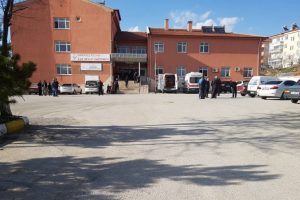 Vahşet! İkiz kardeşini &ouml;ld&uuml;rd&uuml;, oğlunu da ağır yaraladı