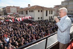 Bursa B&uuml;y&uuml;kşehir Belediye Başkan adayı Bozbey: G&uuml;neşi bal&ccedil;ıkla sıvayamazsınız