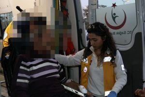 Kan donduran olay! &Uuml;vey babasını kafasından bı&ccedil;akladı