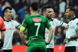 Beşiktaş'ta gerginlik! İki futbolcu...