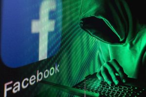 120 milyon Facebook kullanıcısının verilerini &ccedil;aldı!