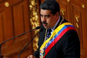 Yardım kamyonlarını Maduro yaktırmamış