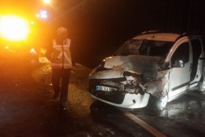 Başkent'te trafik kazası! Aracın i&ccedil;inde sıkıştı