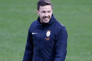 Galatasaray Linnes ile el sıkıştı