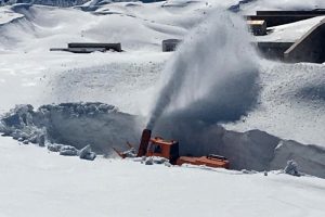 10 metrelik karla m&uuml;cadele turistler i&ccedil;in