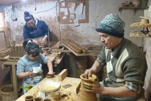 &Ccedil;&ouml;mlek&ccedil;ilik mesleğini Bursa'da ailece yaşatmaya &ccedil;alışıyorlar