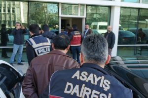 Uyuşturucudan 13 ş&uuml;pheli adliyede
