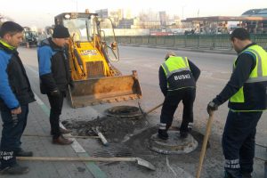 Bursa'da r&ouml;gar kapakları yol seviyesine &ccedil;ıkarılıyor
