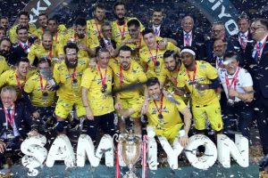 Fenerbah&ccedil;e Beko T&uuml;rkiye Kupası şampiyonluğunu kutladı