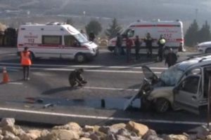 Kafa kafaya feci kaza! 4 yaralı