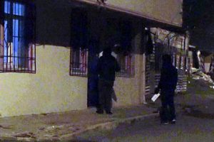 Evlere para dolu zarf bırakan 'hızır' g&ouml;r&uuml;nt&uuml;lendi