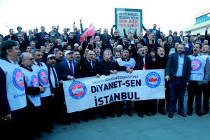 Diyanet-Sen &uuml;yelerinden 'ıslık' protestosu