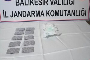 Uyuşturucuyu bebek bezine sakladılar