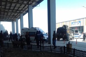 Polisleri taşıyan ara&ccedil;la yolcu minib&uuml;s&uuml; &ccedil;arpıştı: 2 &ouml;l&uuml;, 15 yaralı