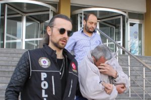 Otob&uuml;ste 985 gram metamfetamin ele ge&ccedil;irildi