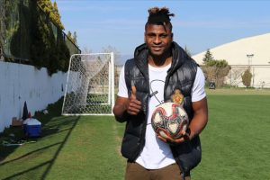 Lanre Kehinde Nijerya'dan T&uuml;rkiye'ye uzanan spor yaşantısını anlattı
