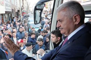 Binali Yıldırım: Etnik kimliğinizle gurur duyun