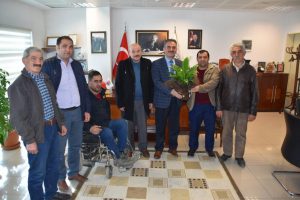Aksu k&ouml;yl&uuml;leri Bursa Gemlik Belediye Başkanı Yılmaz'ı ziyaret etti