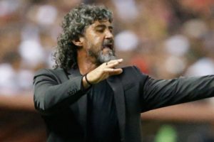 Paraguay'da kriz! Teknik direkt&ouml;r, futbolcusunun karısıyla...