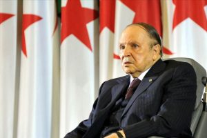 Sağlık durumu belirsizliğini koruyan Buteflika'ya 'yeter artık' tepkisi
