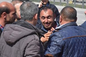 İplik y&uuml;kl&uuml; tır alev alev yandı: Ocağımız battı
