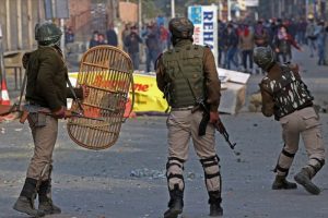 Pakistan Hindistan top atışlarıyla Keşmir'de bir sivilin &ouml;ld&uuml;r&uuml;ld&uuml;ğ&uuml;n&uuml; duyurdu