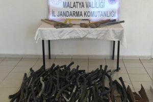 TCDD'ye ait boru ve demirleri &ccedil;alan 2 ş&uuml;pheli yakalandı