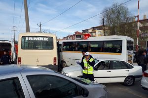 &Ouml;ğrenci servisi ile midib&uuml;s kafa kafaya &ccedil;arpıştı