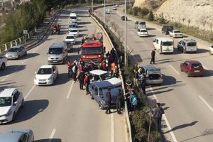 Kazayı izlerken kaza yaptılar