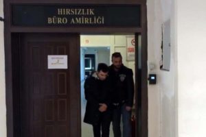 Bisiklet hırsızı &ouml;nce kameraya sonra polise yakalandı